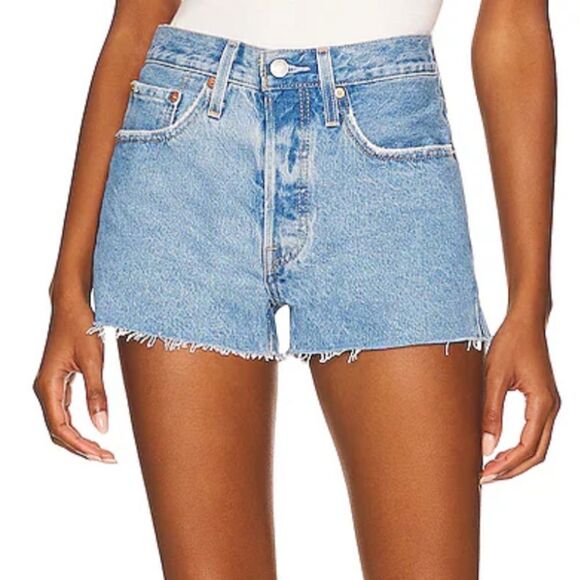 Levi’s 501 Shorts Women’s Size 32 Denim Original Short in Ojai Light Stone Wash - Picture 1 of 14